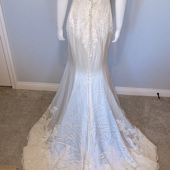 Justin Alexander #8730 Charmeuse Wedding Gown with Cap Sleeves - Picture 9 of 12